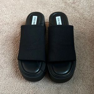 Brand new Steven madden platform sandals